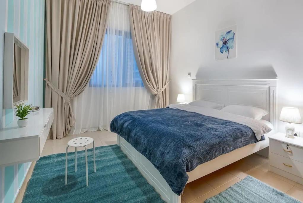 Appartamento Huge 3 Bedroom Front Abu Dhabi